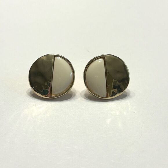 No Brand Jewelry - Vintage Women’s Gold Tone and Ivory Split Stud Clip on Earrings Costume Jewlery